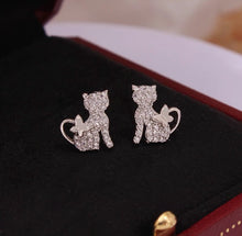 Carica l&#39;immagine nel visualizzatore di Gallery, 14k Gold Plated Delicate Butterfly Cat Earrings-Furbaby Friends Gifts
