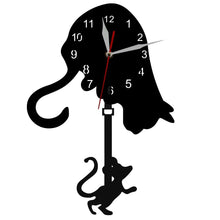 Carica l&#39;immagine nel visualizzatore di Gallery, Cat And Mouse Pendulum Clock-Furbaby Friends Gifts