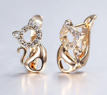 Laden Sie das Bild in den Galerie-Viewer, Rose Gold &amp; Cubic Zirconia Cat Earrings-Furbaby Friends Gifts