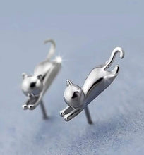Cargar imagen en el visor de la galería, Silver &#39;Playing Cats&#39; Earrings-Furbaby Friends Gifts