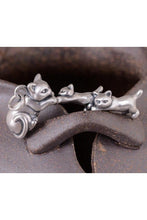Laden Sie das Bild in den Galerie-Viewer, Silver Vintage Cat Family Pendant-Furbaby Friends Gifts