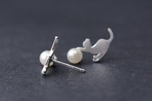 Carica l&#39;immagine nel visualizzatore di Gallery, Sterling Silver Pearl Cat Earrings-Furbaby Friends Gifts