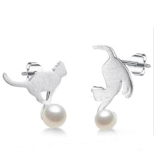 Carica l&#39;immagine nel visualizzatore di Gallery, Sterling Silver Pearl Cat Earrings-Furbaby Friends Gifts