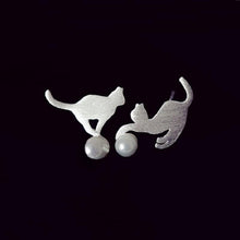 Cargar imagen en el visor de la galería, Sterling Silver Pearl Cat Earrings-Furbaby Friends Gifts