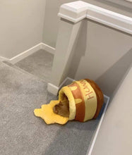 Carica l&#39;immagine nel visualizzatore di Gallery, The Honey Jar Cat Bed-Furbaby Friends Gifts